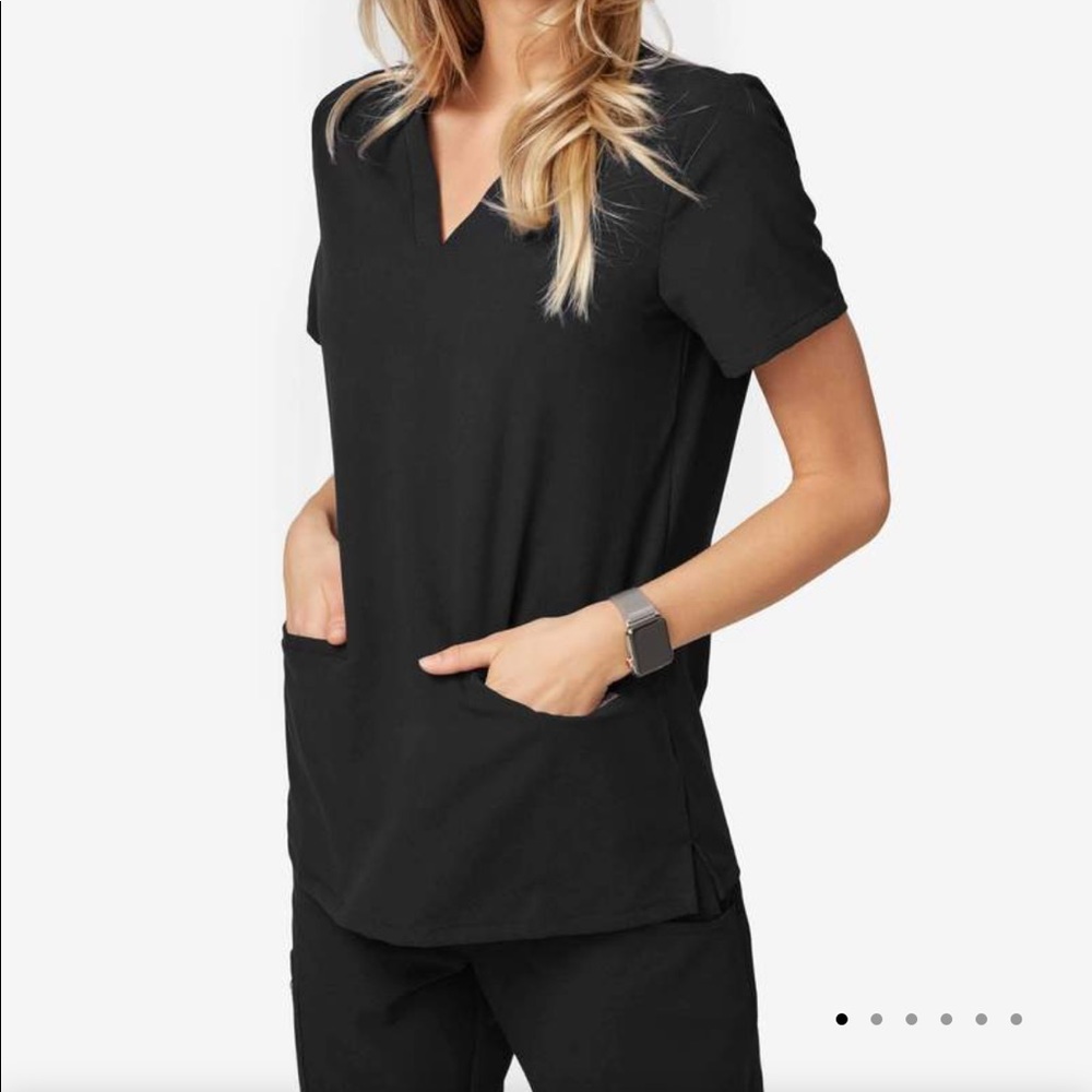 Figs 3 pocket scrub top